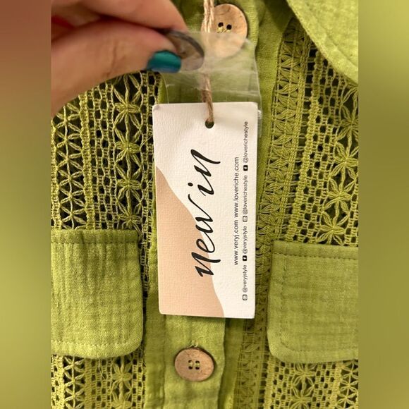 NWT … NEW IN “Size: S” Button Down Top - Picture 6 of 6